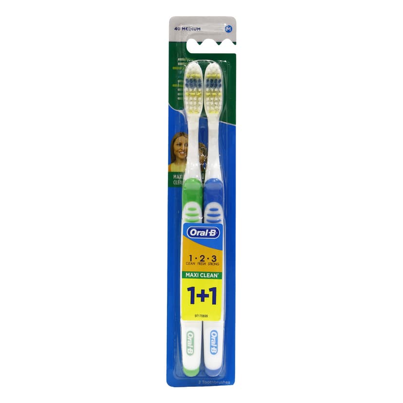 Oral-B Maxi Clean Toothbrush Medium 2Pack
